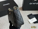 Chanel 25S Quilted Chain Bag Handheld, Crossbody, Shoulder Strap Multiple Carry Options Mint Condition - Image 4