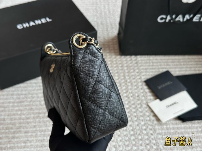 Chanel 25S Quilted Chain Bag Handheld, Crossbody, Shoulder Strap Multiple Carry Options Mint Condition - Image 4