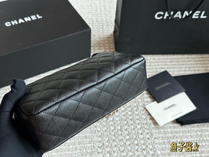 Chanel 25S Quilted Chain Bag Handheld, Crossbody, Shoulder Strap Multiple Carry Options Mint Condition - Image 6