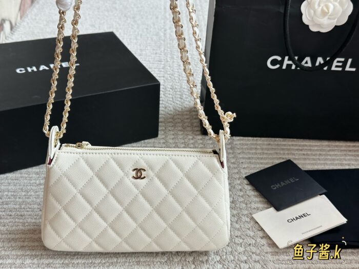Chanel 25S Quilted Chain Bag Handheld, Crossbody, Shoulder Strap Multiple Carry Options Mint Condition - Image 11
