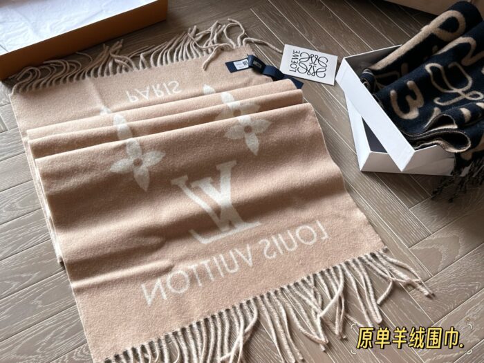 Louis Vuitton 100% Cashmere Scarf Classic Pattern Comfortable And Versatile - Image 1