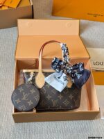 Louis Vuitton Neverfull Bb Mini Edition Coin Purse Charm + Wide Shoulder Strap Exquisite And Playful Handbag - Image 2