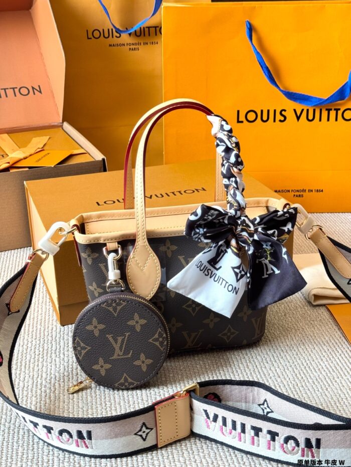 Louis Vuitton Neverfull Bb Mini Edition Coin Purse Charm + Wide Shoulder Strap Exquisite And Playful Handbag - Image 3