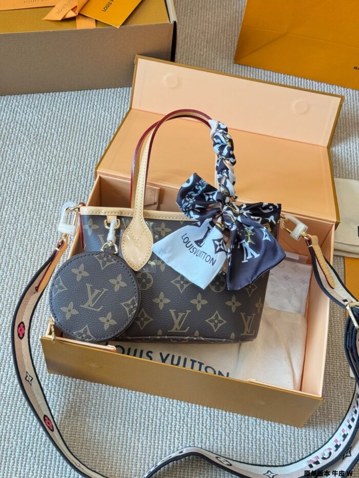 Louis Vuitton Neverfull Bb Mini Edition Coin Purse Charm + Wide Shoulder Strap Exquisite And Playful Handbag - Image 7