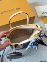 Louis Vuitton Neverfull Bb Mini Edition Coin Purse Charm + Wide Shoulder Strap Exquisite And Playful Handbag - Image 9