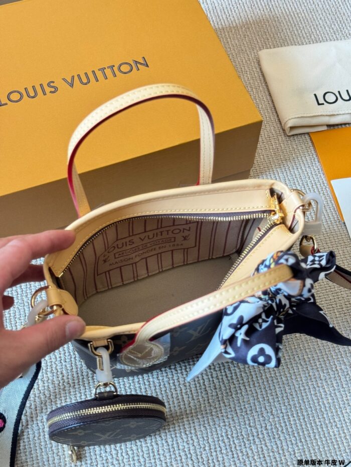 Louis Vuitton Neverfull Bb Mini Edition Coin Purse Charm + Wide Shoulder Strap Exquisite And Playful Handbag - Image 9