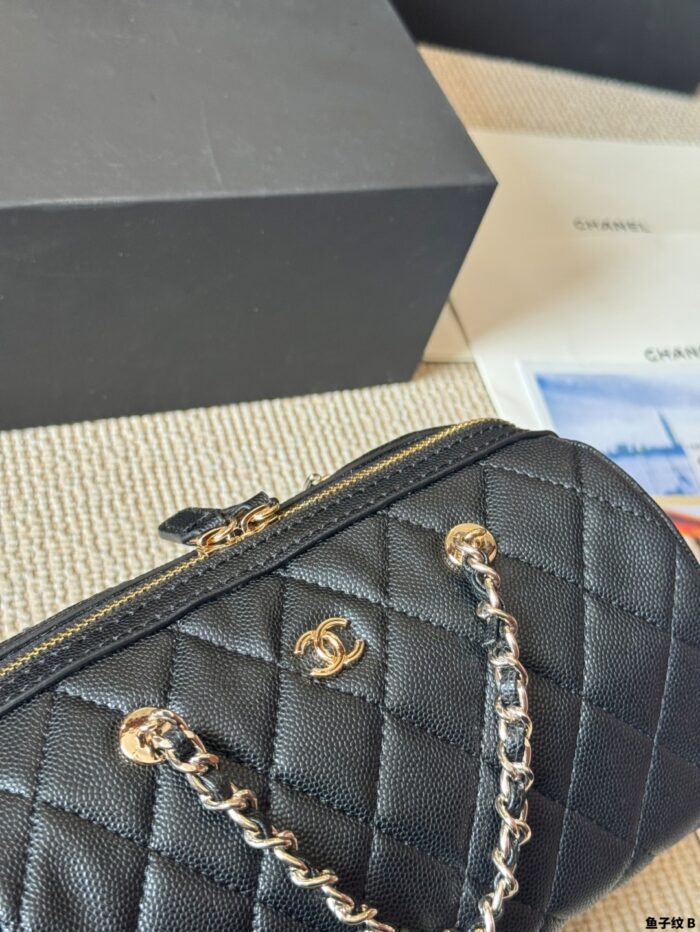 Chanel 25P Grained Leather Bowling Bag - Handheld Crossbody Chain Bag - Image 5