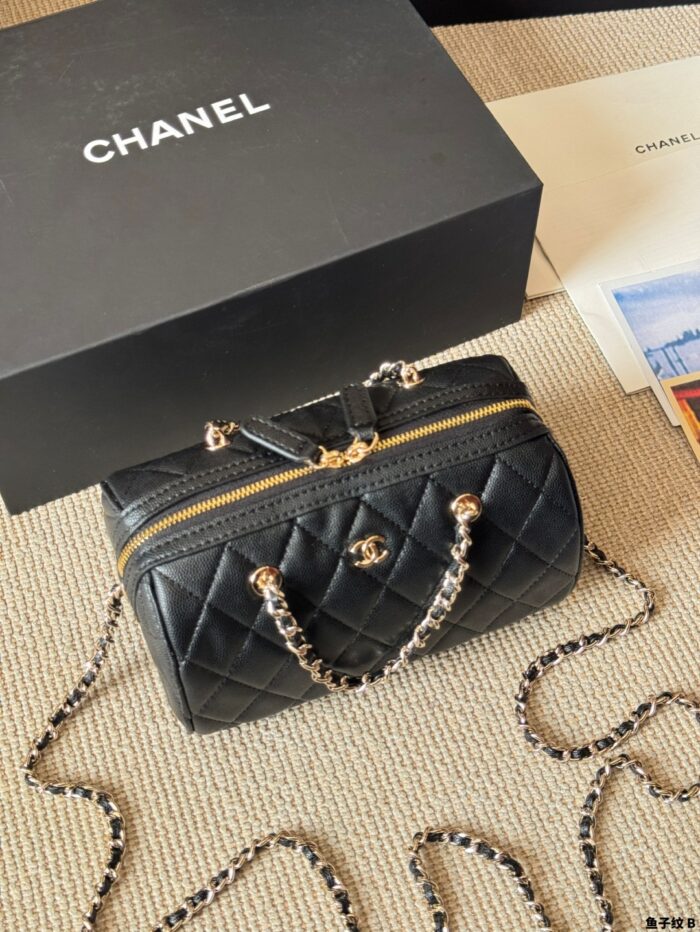 Chanel 25P Grained Leather Bowling Bag - Handheld Crossbody Chain Bag - Image 7
