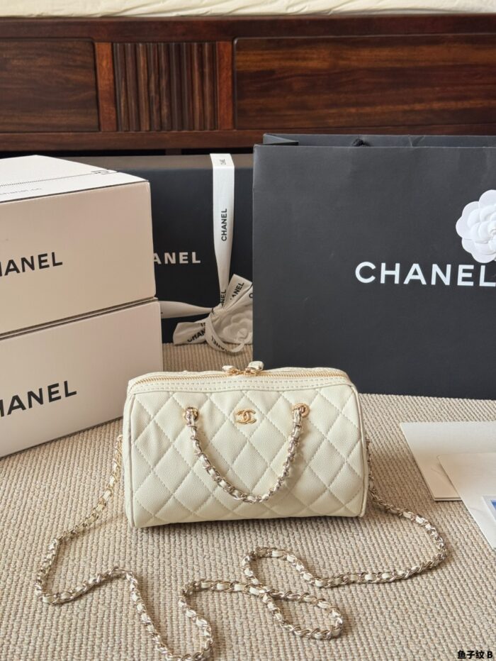 Chanel 25P Grained Leather Bowling Bag - Handheld Crossbody Chain Bag - Image 15