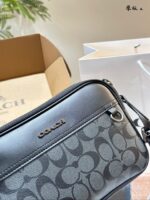 Coach Graham Double-Zip Camera Bag - Vintage Logo Stripe Colour-Block Design. Can Be Worn Crossbody Or As A Waist Bag. - Image 4