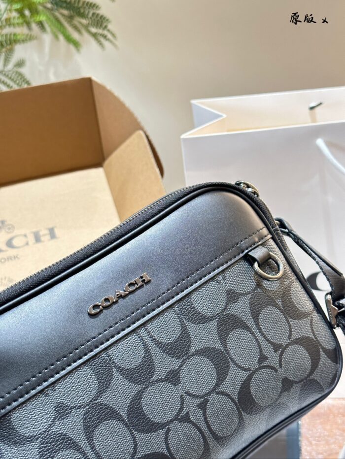 Coach Graham Double-Zip Camera Bag - Vintage Logo Stripe Colour-Block Design. Can Be Worn Crossbody Or As A Waist Bag. - Image 4