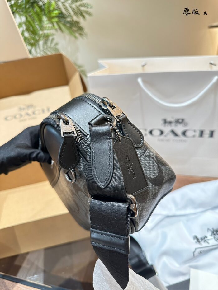 Coach Graham Double-Zip Camera Bag - Vintage Logo Stripe Colour-Block Design. Can Be Worn Crossbody Or As A Waist Bag. - Image 6