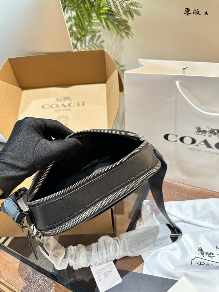 Coach Graham Double-Zip Camera Bag - Vintage Logo Stripe Colour-Block Design. Can Be Worn Crossbody Or As A Waist Bag. - Image 7