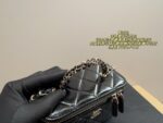 Chanel Handle Box Makeup Case Silky-Smooth Texture Mirrored Interior Exquisite And Versatile - Image 5