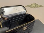 Chanel Handle Box Makeup Case Silky-Smooth Texture Mirrored Interior Exquisite And Versatile - Image 7