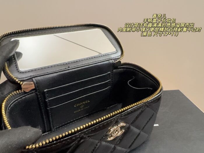 Chanel Handle Box Makeup Case Silky-Smooth Texture Mirrored Interior Exquisite And Versatile - Image 7
