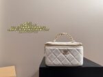 Chanel Handle Box Makeup Case Silky-Smooth Texture Mirrored Interior Exquisite And Versatile - Image 10