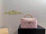Chanel Handle Box Makeup Case Silky-Smooth Texture Mirrored Interior Exquisite And Versatile - Image 11