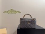Chanel Handle Box Makeup Case Silky-Smooth Texture Mirrored Interior Exquisite And Versatile - Image 12