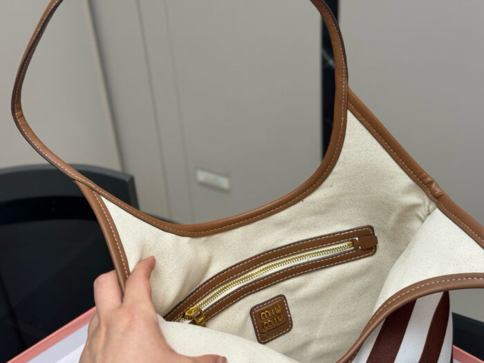 Miu Miu New Striped Tote Bag Exquisitely Tailored Silhouette - Image 4