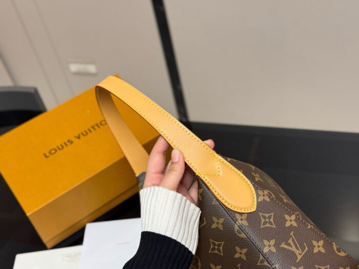 Louis Vuitton Vintage Hobo Underarm Bag Classic Monogram - Image 7
