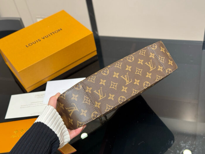 Louis Vuitton Vintage Hobo Underarm Bag Classic Monogram - Image 9