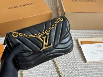 Louis Vuitton Wave Chain Bag Sheepskin Slim, Adorable Dumpling-Shaped Silhouette Custom Hardware Shoulder/Underarm Carry