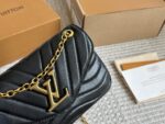 Louis Vuitton Wave Chain Bag Sheepskin Slim, Adorable Dumpling-Shaped Silhouette Custom Hardware Shoulder/Underarm Carry - Image 2