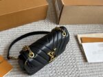 Louis Vuitton Wave Chain Bag Sheepskin Slim, Adorable Dumpling-Shaped Silhouette Custom Hardware Shoulder/Underarm Carry - Image 8