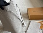 Louis Vuitton Neverfull Tote Generous Capacity With Detachable Mini Bag Striped Lining - Image 4