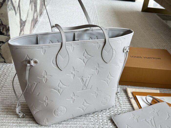 Louis Vuitton Neverfull Tote Generous Capacity With Detachable Mini Bag Striped Lining - Image 7