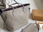Louis Vuitton Neverfull Tote Extra-Large Capacity Detachable Zippered Clutch Striped Lining - Image 5
