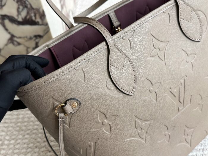 Louis Vuitton Neverfull Tote Extra-Large Capacity Detachable Zippered Clutch Striped Lining - Image 8