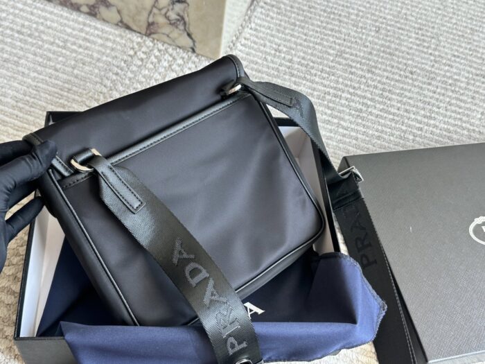 Prada 2022 Spring/Summer Collection Men'S Recycled Nylon Leather Crossbody Shoulder Bag - Image 6