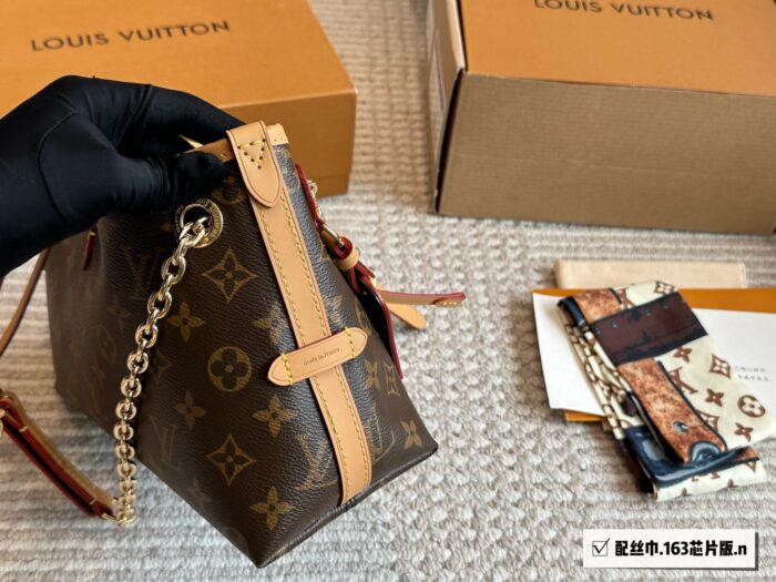 Louis Vuitton Carryall Bb Monogram Gold Chain Tote - Image 4