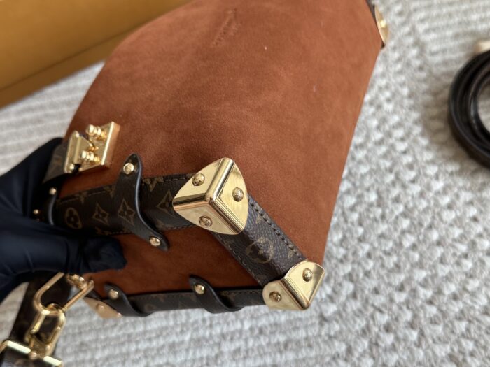Louis Vuitton Trunk 25 Replica Edition Eileen Gu Runway Mini Trunk Stylish And Versatile - Image 6