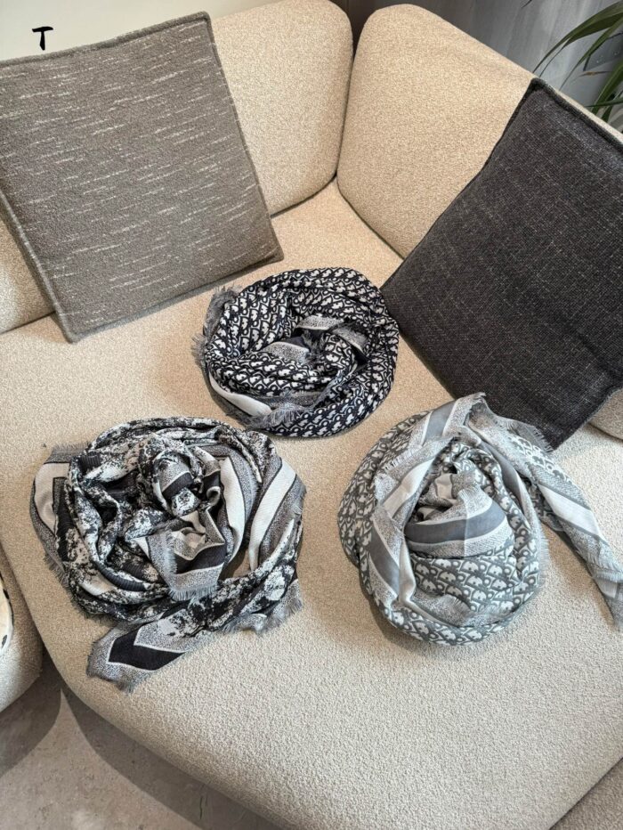 Dior Limited Edition Vintage Oblique Print Double-Layer Shawl - Image 1