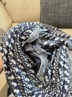 Dior Limited Edition Vintage Oblique Print Double-Layer Shawl - Image 2