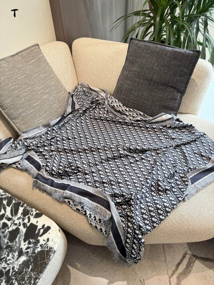Dior Limited Edition Vintage Oblique Print Double-Layer Shawl - Image 4