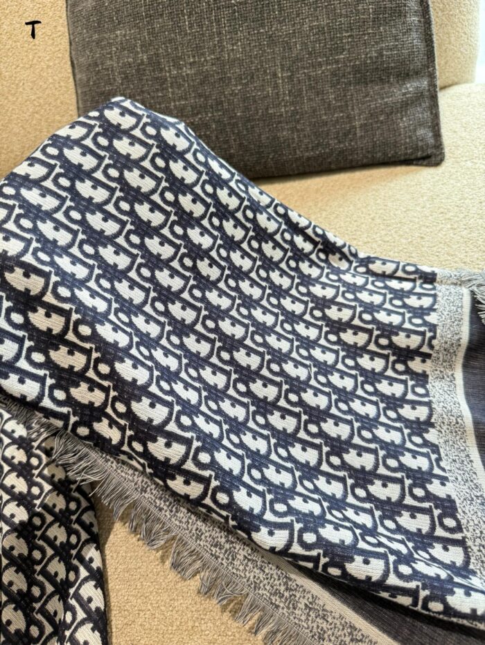 Dior Limited Edition Vintage Oblique Print Double-Layer Shawl - Image 5