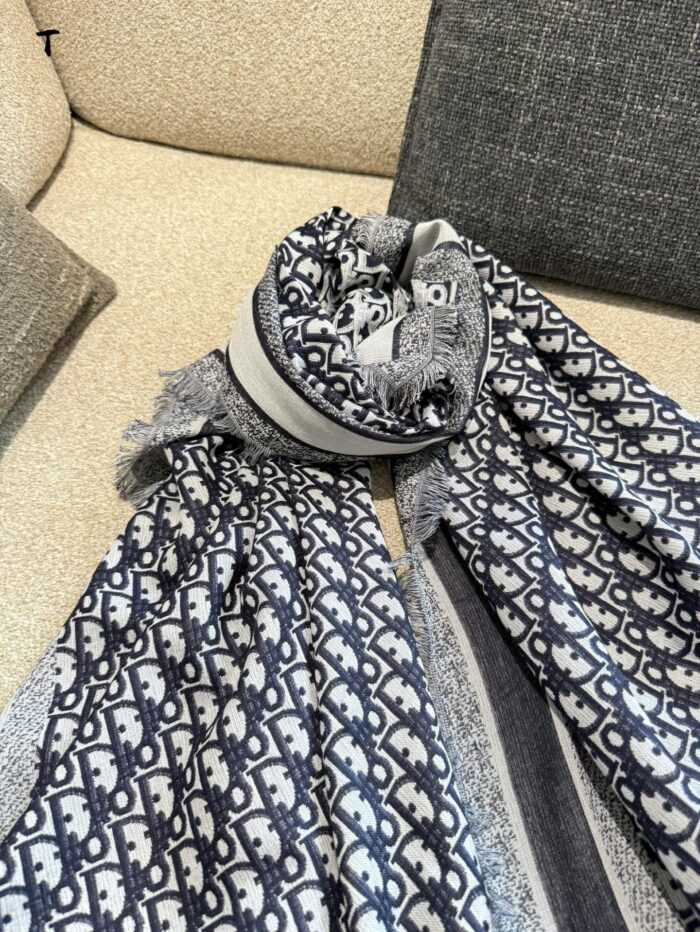 Dior Limited Edition Vintage Oblique Print Double-Layer Shawl - Image 6