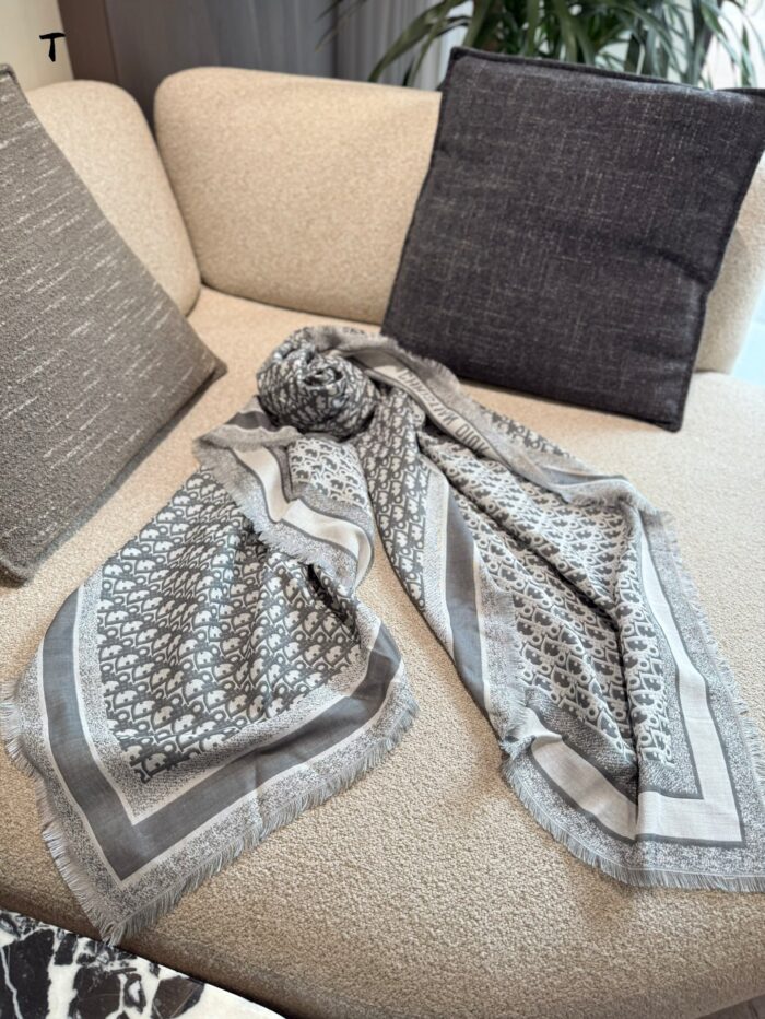 Dior Limited Edition Vintage Oblique Print Double-Layer Shawl - Image 9