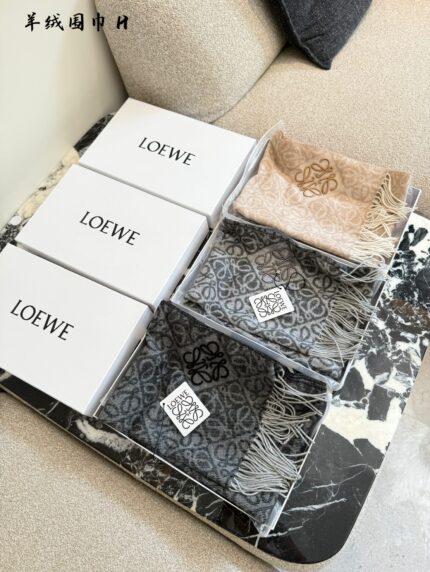 Loewe New Embossed Scarf: Classic And Exquisite