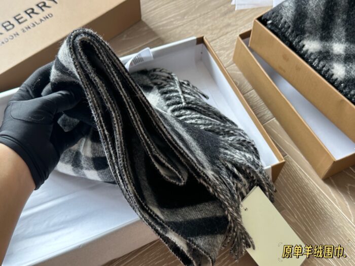 Burberry Soft-Coloured Cashmere Scarf With Box Soft And Comfortable - Image 6