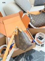 Louis Vuitton Keepall Monogram Design Shoulder Bag - Image 6