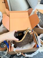 Louis Vuitton Keepall Monogram Design Shoulder Bag - Image 8