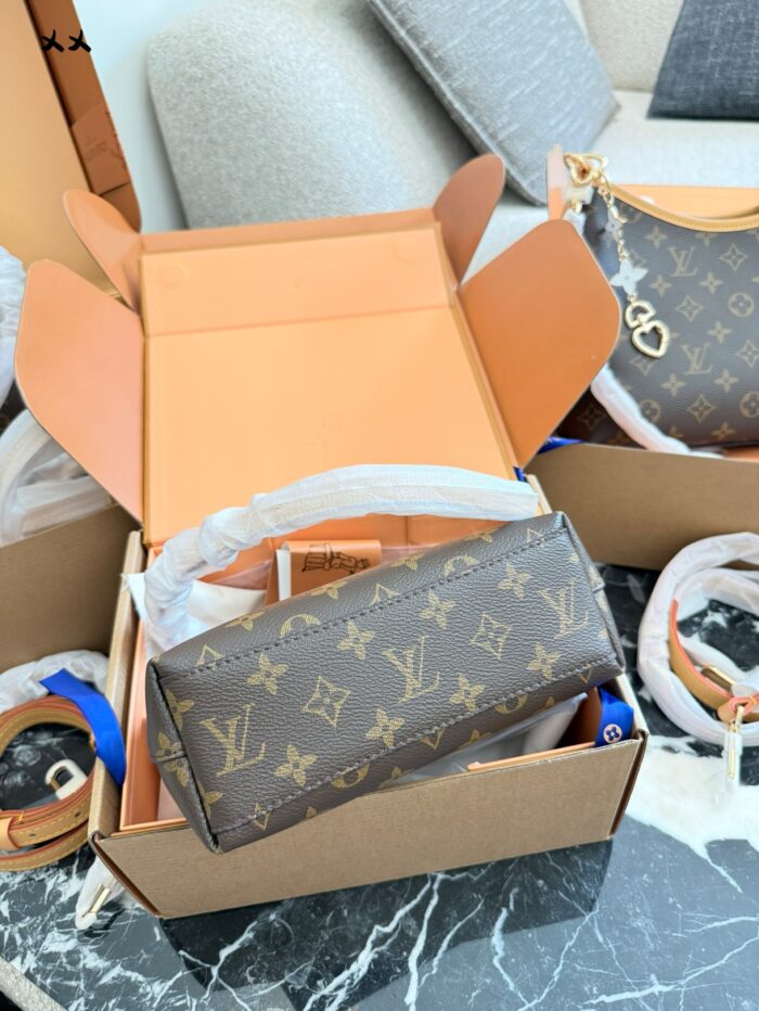 Louis Vuitton Keepall Monogram Design Shoulder Bag - Image 9