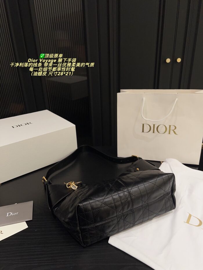 Dior Voyage Underarm Handbag Clean Lines, Elegant And Fashionable - Image 4