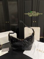 Dior Voyage Underarm Handbag Clean Lines, Elegant And Fashionable - Image 5