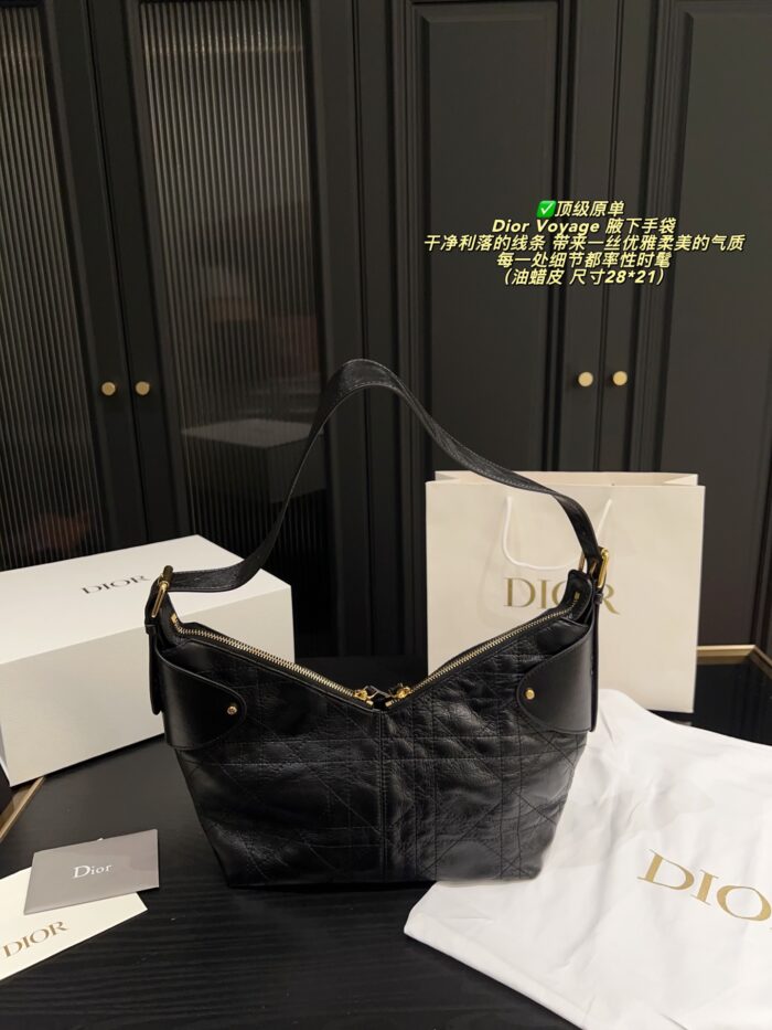 Dior Voyage Underarm Handbag Clean Lines, Elegant And Fashionable - Image 5
